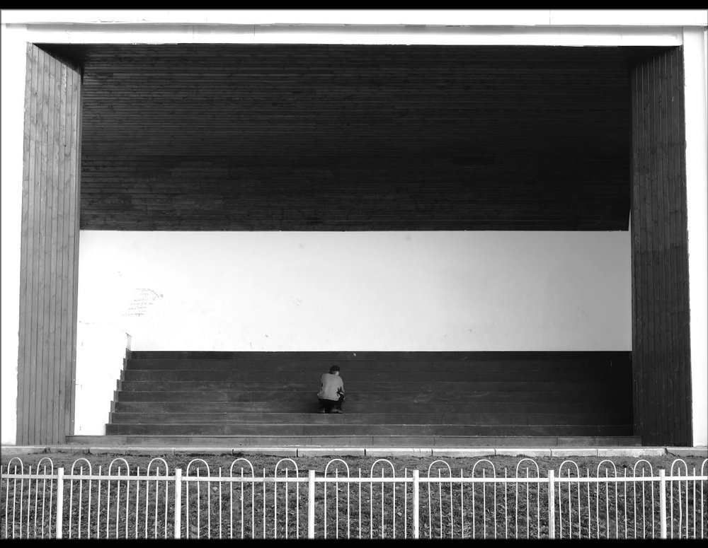 Macula — still 3